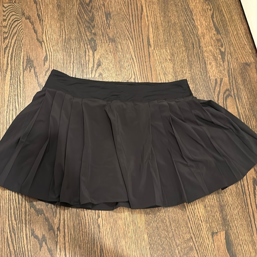 Lululemon Side-Pleat Tennis Skirt, with shorts&pockets.